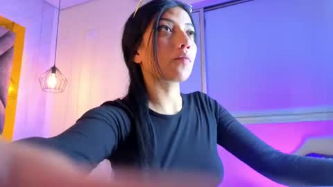 Snapshot of ey_im_simone_ chatting on June 17, 12:07 pm online show from June 17, 12:07 pm