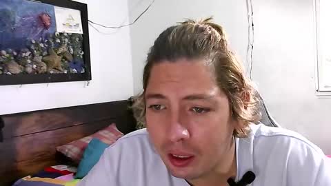 Snapshot of eyesgreenman chatting on December 1, 3:17 pm eyesgreenman online show from December 1, 3:17 pm