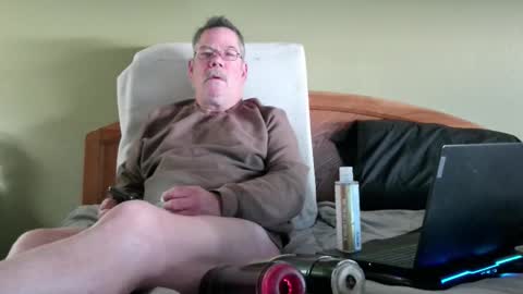 Eyeswideshut63 online show from January 6, 6:33 pm