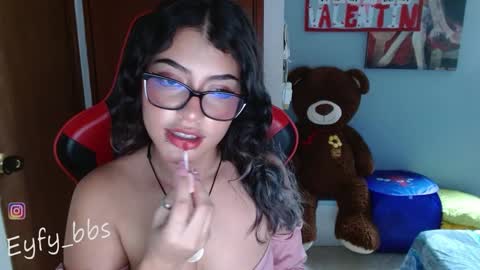 Snapshot of eyfy_bbs chatting on February 27, 8:53 pm Nadia online show from February 27, 8:53 pm