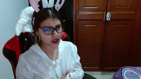 Snapshot of eyfy_bbs chatting on October 30, 10:10 pm Nadia online show from October 30, 10:10 pm