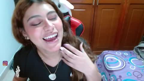 Snapshot of eyfy_bbs chatting on November 20, 9:47 pm Nadia online show from November 20, 9:47 pm