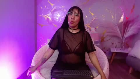 Eylin online show from May 7, 3:39 pm