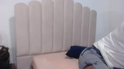 Snapshot of eymytastty chatting on November 13, 8:41 pm eymytastty online show from November 13, 8:41 pm