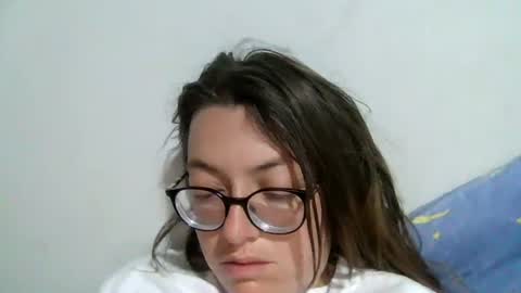 Snapshot of ezlngirl chatting on July 13, 5:43 am Aimee online show from July 13, 5:43 am