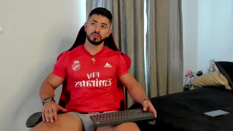 Ezzio Scolaro online show from March 11, 9:32 pm