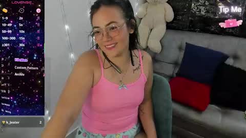 Snapshot of faberdubois1 chatting on December 2, 12:27 am camila online show from December 2, 12:27 am