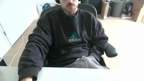 Snapshot of fabian_196 chatting on March 25, 3:40 pm Call me bitch online show from March 25, 3:40 pm