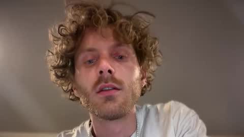 Snapshot of fabius1995 chatting on May 15, 8:38 pm fabius1995 online show from May 15, 8:38 pm
