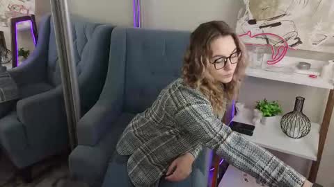 faecavaness online show from November 9, 7:06 am