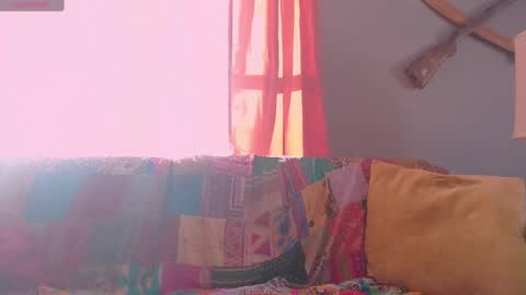 Faerie Dalelio online show from December 2, 3:03 pm