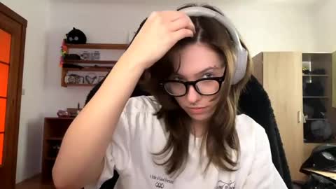 Loly online show from April 17, 2:20 pm