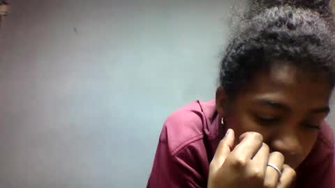 faiqua95 online show from May 6, 8:52 am
