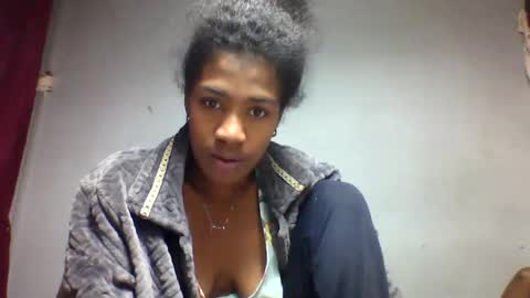 faiqua95 online show from May 6, 9:31 pm