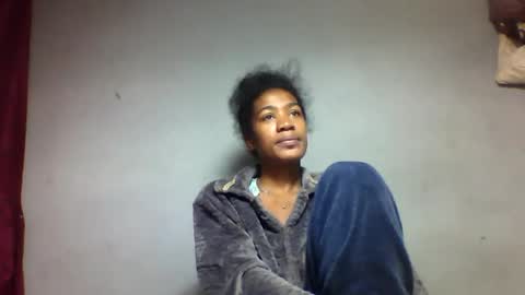 faiqua95 online show from May 8, 1:11 am