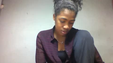 faiqua95 online show from May 25, 2:56 pm