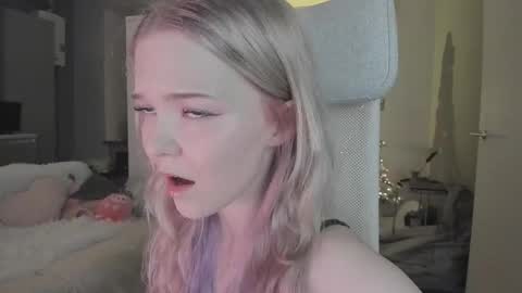 Snapshot of fairy_casey chatting on February 14, 8:05 pm fairy_casey online show from February 14, 8:05 pm