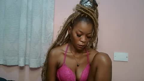 Snapshot of faizah_ chatting on May 15, 11:23 pm faizah_ online show from May 15, 11:23 pm