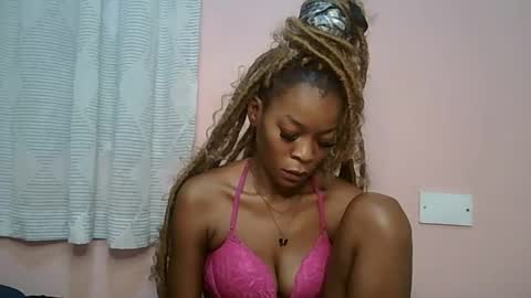 Snapshot of faizah_ chatting on May 16, 12:29 am faizah_ online show from May 16, 12:29 am