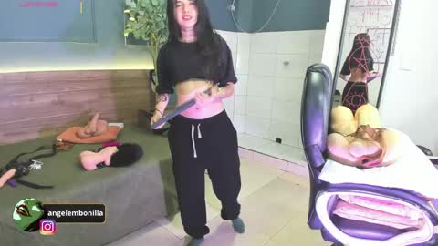 Snapshot of fallen_angel999777 chatting on April 29, 5:30 pm Megan 630 1330 -5 online show from April 29, 5:30 pm