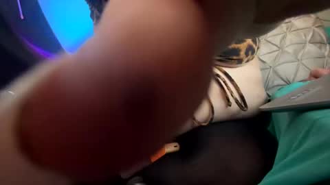 Snapshot of fallen_jezabel chatting on October 16, 6:25 am fallen_jezabel online show from October 16, 6:25 am