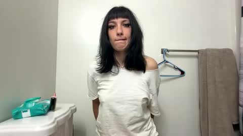 Snapshot of fallfor_lilly chatting on November 26, 3:18 am Lilly online show from November 26, 3:18 am