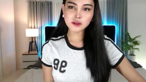 Belly Conklin online show from October 17, 1:14 pm