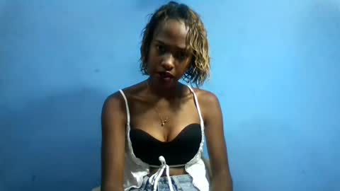 Snapshot of fallinah01 chatting on June 14, 9:11 am fallinah01 online show from June 14, 9:11 am