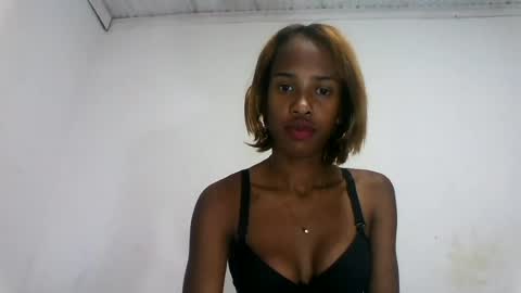 Snapshot of fallinah01 chatting on July 30, 5:12 pm fallinah01 online show from July 30, 5:12 pm