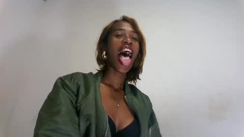 Snapshot of fallinah01 chatting on July 31, 5:29 am fallinah01 online show from July 31, 5:29 am