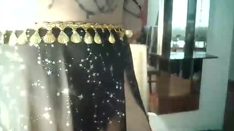 Snapshot of fallwithlove chatting on February 23, 5:21 pm Love online show from February 23, 5:21 pm