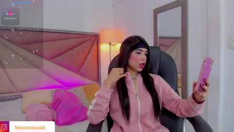 Snapshot of faloonroussel chatting on February 8, 11:55 pm Faloon online show from February 8, 11:55 pm