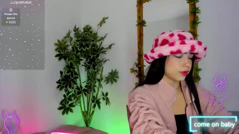 Snapshot of faloonroussel chatting on November 15, 12:41 am Faloon online show from November 15, 12:41 am