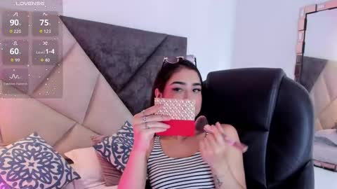 Snapshot of faloonroussel chatting on November 18, 6:34 pm Faloon online show from November 18, 6:34 pm