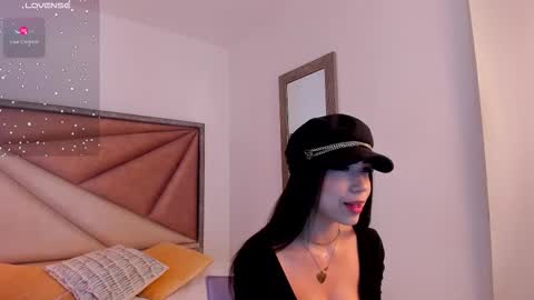 Snapshot of faloonroussel chatting on December 18, 1:00 am Faloon online show from December 18, 1:00 am