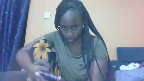 Snapshot of famous_bear chatting on February 22, 2:37 pm famous_bear online show from February 22, 2:37 pm