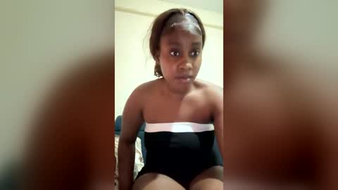 Snapshot of famous_bear chatting on July 16, 8:37 pm famous_bear online show from July 16, 8:37 pm