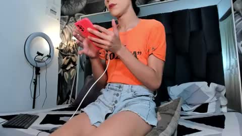 Snapshot of fanasy_andreadollx chatting on December 23, 8:36 pm Andrea online show from December 23, 8:36 pm