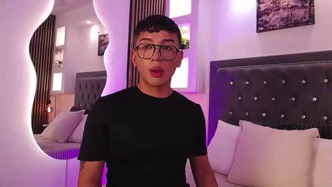 Snapshot of fancy_vixen chatting on February 18, 3:24 am FANCY online show from February 18, 3:24 am