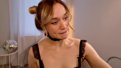 Snapshot of fancyamelia chatting on October 9, 12:36 pm fancyamelia online show from October 9, 12:36 pm