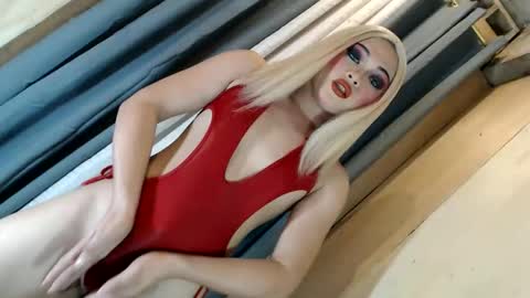 Snapshot of fantasticcock69_daniella chatting on November 9, 11:41 am DANIELLA - DONT FORGET TO GIVE ME A THUMBSU UP online show from November 9, 11:41 am