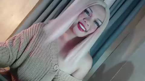 Snapshot of fantasticcock69_daniella chatting on February 17, 2:57 pm DANIELLA - DONT FORGET TO GIVE ME A THUMBSU UP online show from February 17, 2:57 pm