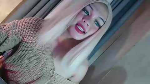 Snapshot of fantasticcock69_daniella chatting on February 25, 5:39 am DANIELLA - DONT FORGET TO GIVE ME A THUMBSU UP online show from February 25, 5:39 am