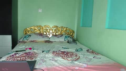 farfalina online show from March 8, 5:00 am