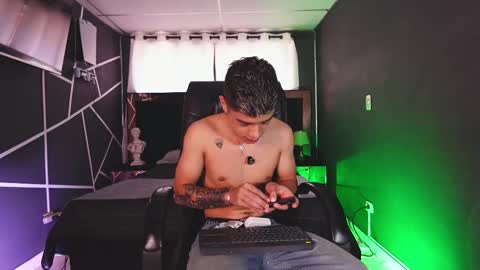 Snapshot of farid_jake_ chatting on January 4, 7:44 pm farid_jake_ online show from January 4, 7:44 pm