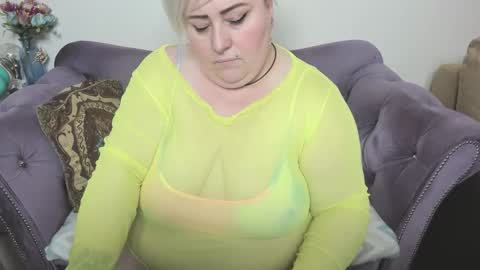 fashiona online show from December 18, 10:10 am