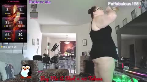 Snapshot of fat_fabulous1981 chatting on September 19, 12:12 am Sarah online show from September 19, 12:12 am