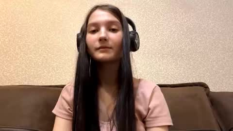 Aurora 18yo online show from December 2, 9:14 am