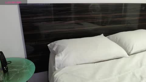 Snapshot of faustosaenz chatting on February 17, 12:43 am FAUSTO online show from February 17, 12:43 am