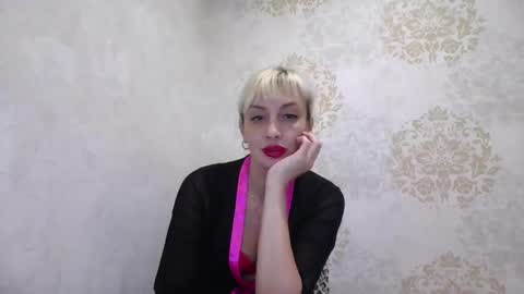 Snapshot of favorite_angel chatting on December 10, 3:09 am favorite_angel online show from December 10, 3:09 am